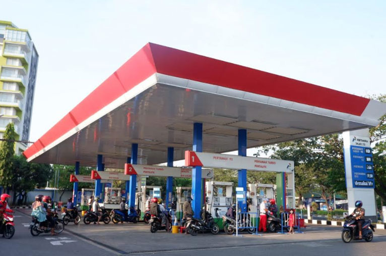 aktivitas-pengisian-bahan-bakar-di-salah-satu-spbu.jpg