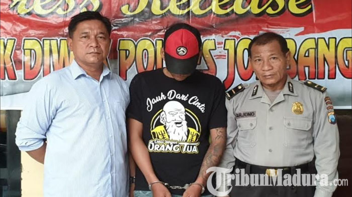 anto-salah-satu-pengedar-pil-double-l-yang-ditangkap-polsek-diwek-dan-barang-buktinya.jpg