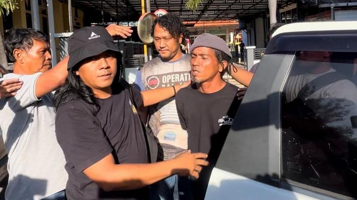 badut-penjual-mainan-anak-anak-dan-balon-di-Mojokerto-ditangkap-polisi-usai-bunuh-mertua.jpg