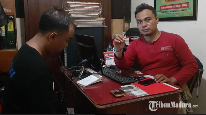 Pemuda Surabaya Sempat Kelabui Polisi, Simpan Sabu di dalam Ponselnya, Ditutup Stiker Warna Emas