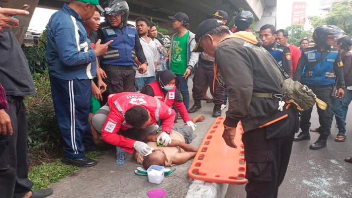 bunuh-diri-dari-flyover-setinggi-lima-meter-di-kawasan-kupang-krajan-sawahan-surabaya.jpg