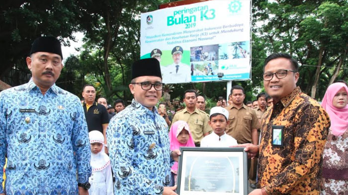 BPJS Ketenagakerjaan Beri Penghargaan pada Pemkab Banyuwangi Daftarkan Tenaga Non-ASN
