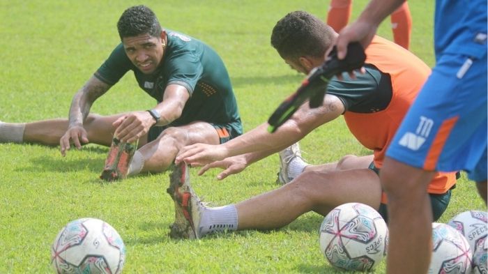 dionatan-machado-dan-arthur-felix-silva-pemain-persik-kediri.jpg
