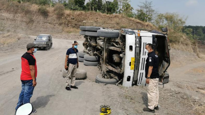 Tertimbun Material Sirtu, Sopir Dump Truk Meninggal setelah Truk Terguling di Kawasan Tambang Galian