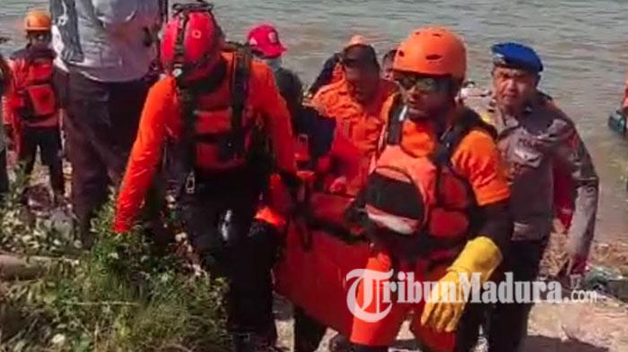 Tangisan Keluarga Sambut Kedatangan Jasad Pemancing Bangkalan, Ditemukan di Barat Jembatan Suramadu