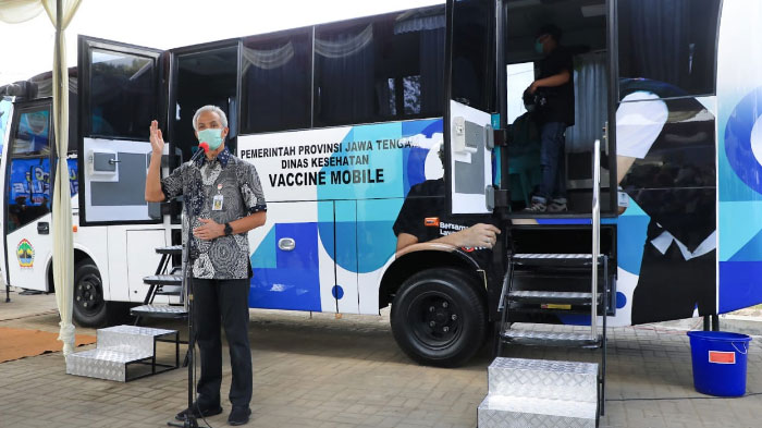 Upaya Percepatan Vaksinasi di Jawa Tengah, Ganjar Pranowo Resmikan Bus Vaksin untuk Daerah Terpencil