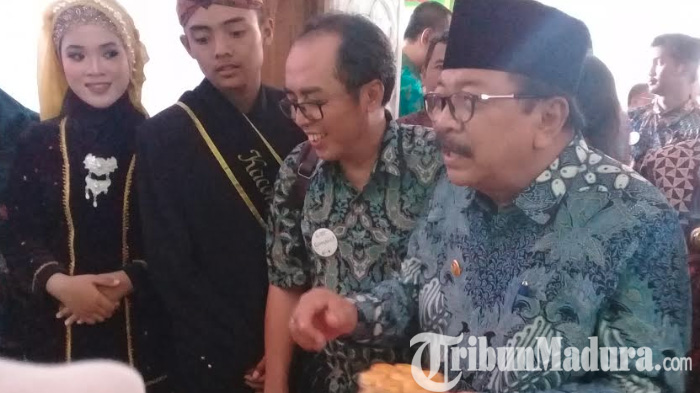 Resmikan SMA Dual Track, Pakde Karwo Ajak Siswa Total Berkreasi & Bikin Produk Bernilai Jual Tinggi