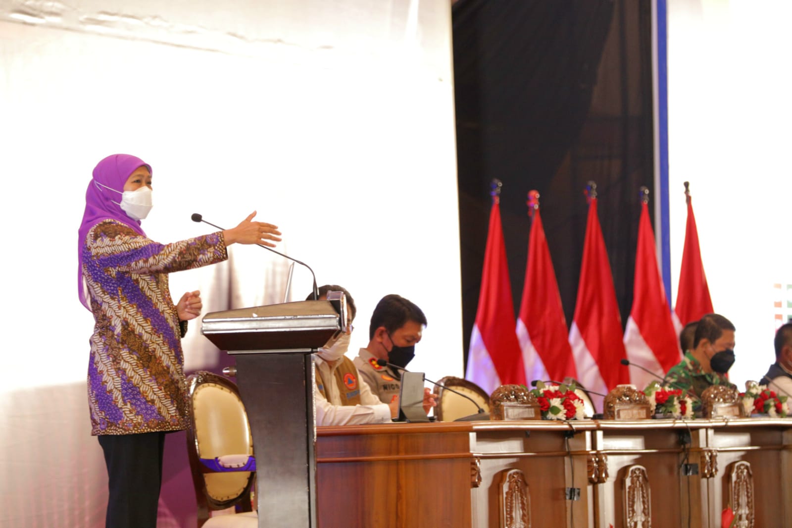 gubernur-jawa-timur-ibu-khofifah.jpg