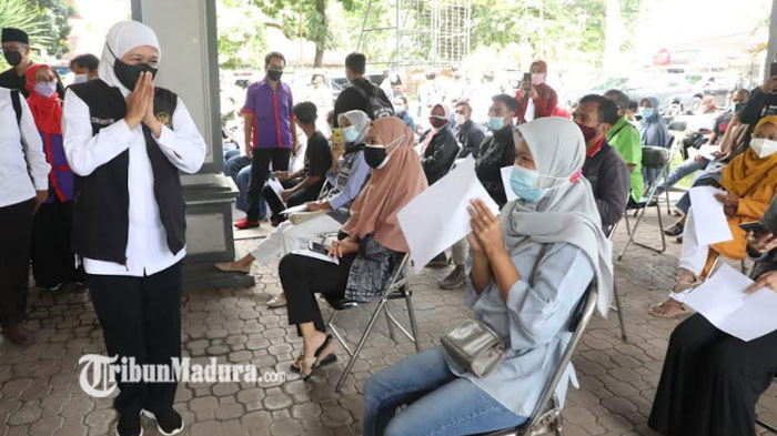 gubernur-jawa-timur-khofifah-indar-parawansa-peninjauan-kegiatan-vaksinasi-di-universitas-jember.jpg