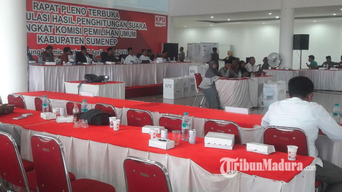 hari-kedua-rekapitulasi-suara-hasil-pemilu-2019-tingkat-kabupaten-sumenep.jpg