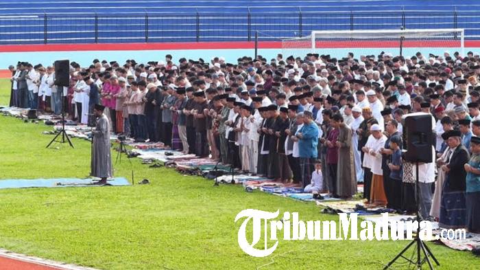 ilustrasi-SALAT-IDULFITRI-Warga-Muhammadiyah-salat-Idulfitri-1447-Hijriah-di-Stadion-Gajayana.jpg