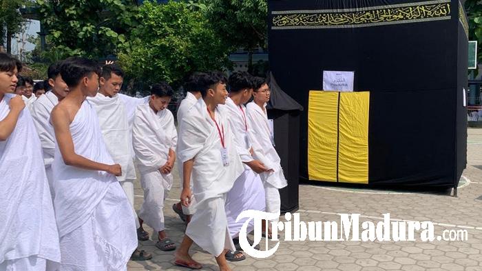 ilustrasi-manasik-haji-yang-diikuti-ratusan-peserta-didik-MA-Unggulan-Darul-Ulum-jombang.jpg