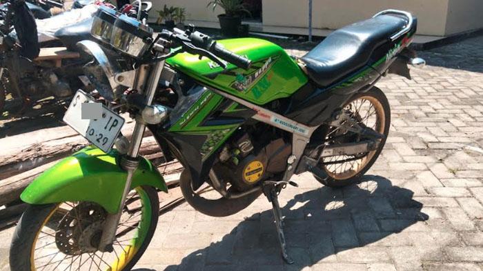 kecelakaan-maut-di-Tuban-motor-tabrak-truk-sampah-pemkab-Tuban.jpg