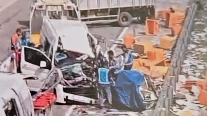 kecelakaan-maut-di-madiun-kecelakaan-maut-di-Tol-Solo-Kertosono-mobil-hiace-tabrak-truk.jpg