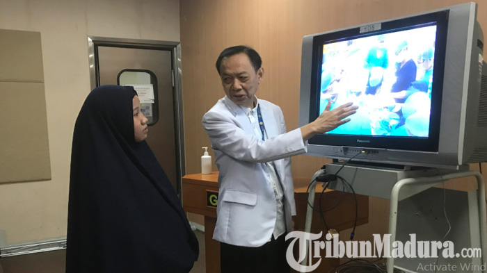 BREAKING NEWS - Dokter Agus Harianto, Ketua Tim Kembar Siam RSUD Dr Soetomo Meninggal Dunia