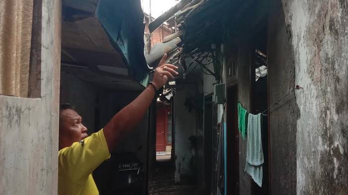 lokasi-awal-mula-jf-memanjat-atap-rumah-warga.jpg