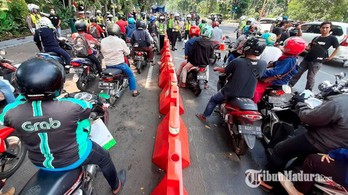 operasi-zebra-semeru-2019-yang-dilakukan-oleh-satlantas-polrestabes-surabaya.jpg