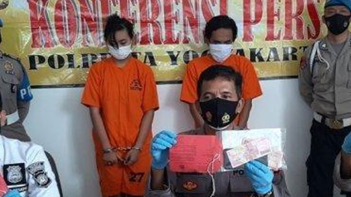 pelaku-prostitusi-online-saat-dihadirkan-dalam-jumpa-pers-di-polsek-gondokusuman-kamis-652021.jpg