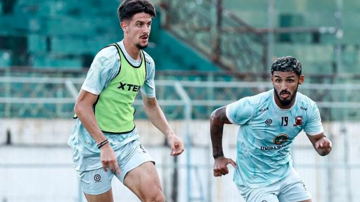 pemain-Madura-United-menjalani-sesi-latihan-tim-di-Stadion-Gelora-Bangkalan-Madura-2026.jpg