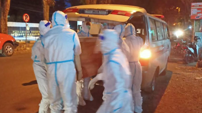 Tim Pemakaman BPBD Jember Dianiaya Sekelompok Warga yang Ambil Paksa Jenazah dari Ambulans