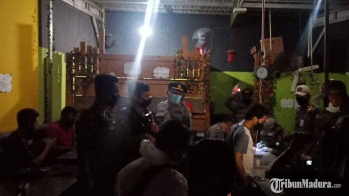 Langgar Aturan Jam Malam PSBB di Gresik, Pengunjung Rental PS ini Reaktif Berdasar Hasil Rapid Test