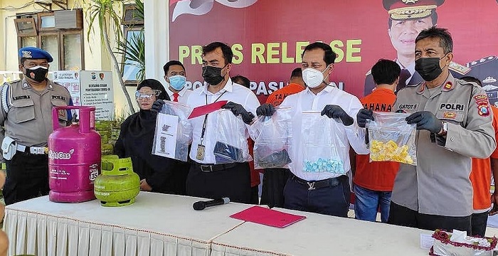 polres-pasuruan-mengamankan-komplotan-pengoplos-lpg-subsidi-3-kilogram.jpg