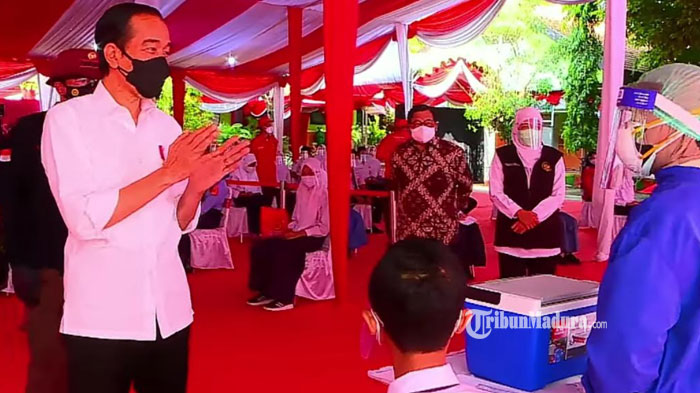 Presiden Jokowi Tinjau Vaksinasi Pelajar di Madiun, Pastikan PTM Dilakukan Jika Siswa Sudah Divaksin