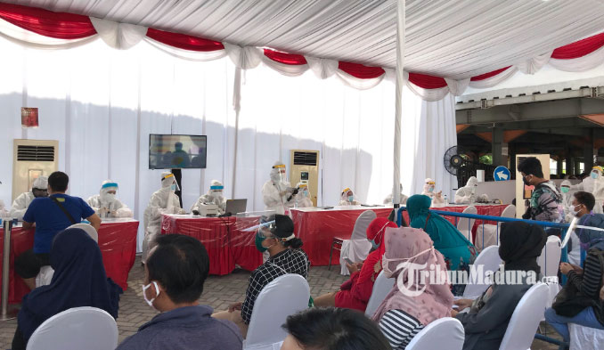 rapid-test-massal-di-halaman-gelanggang-remaja-surabaya.jpg