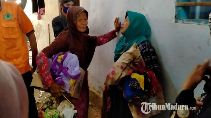 sahami-menangis-tahu-keponakannya-meninggal-tertimbun-tanah-longsor-di-ponpes-pamekasan.jpg