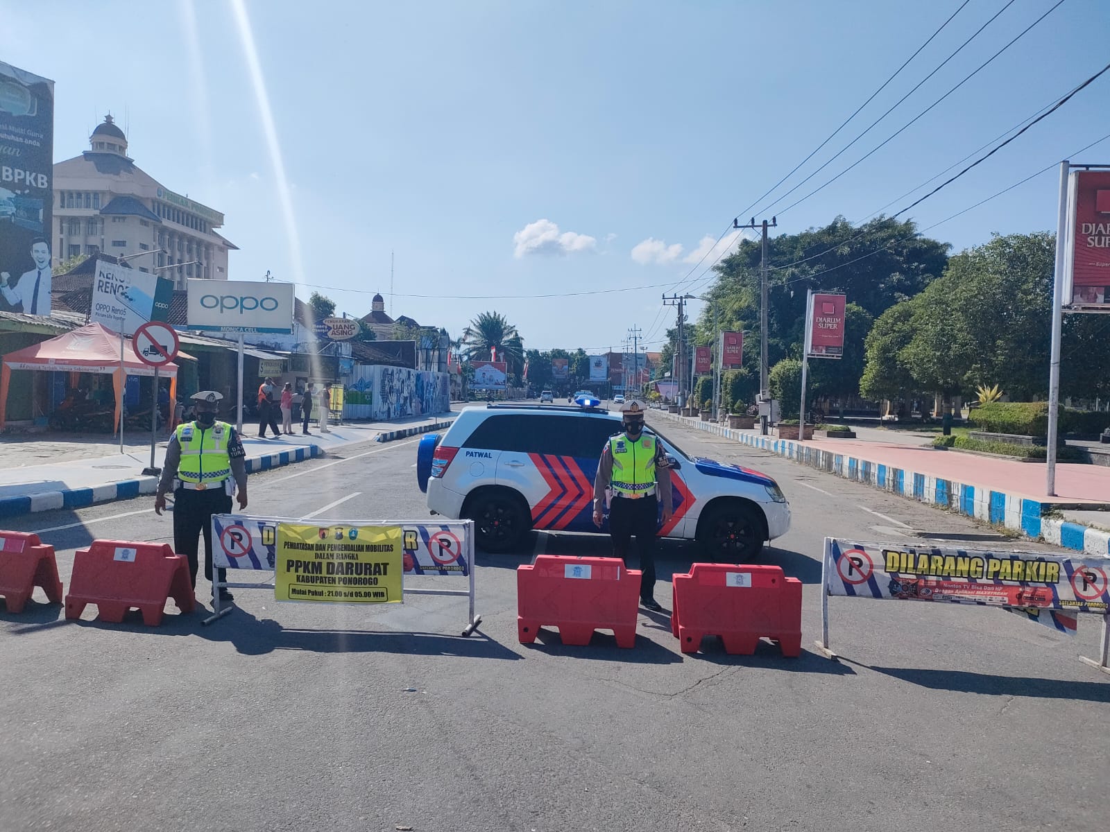 satlantas-polres-ponorogo-menutup-jalan-alun-alun-utara-dan-jalan-alun-alun-timur.jpg