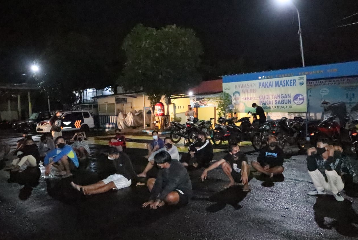 20 Pemuda dan 16 Motor Diamankan Polres Blitar Kota Saat Razia Balap Liar, Langsung Diberi Tilang