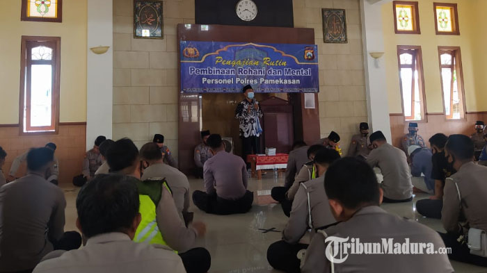 Wakapolres Pamekasan Ajak Anggotanya Berikan Pelayanan yang Humanis dan Prima kepada Masyarakat