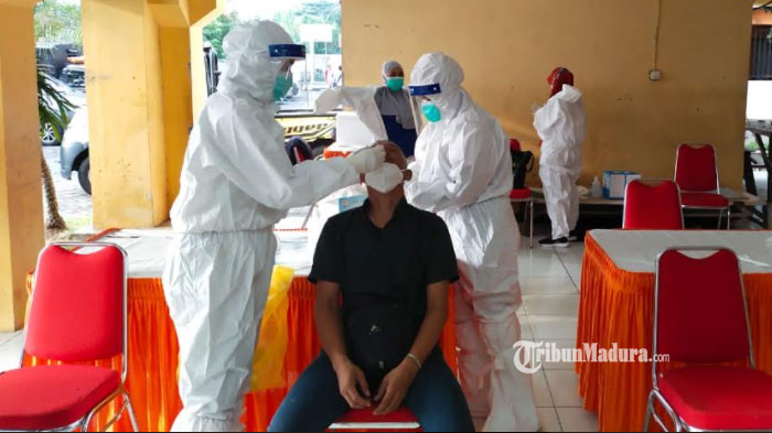 Penambahan Kasus Covid-19 dan Ketersediaan Tenaga Dokter Diibaratkan seperti Membersihkan Atap Bocor