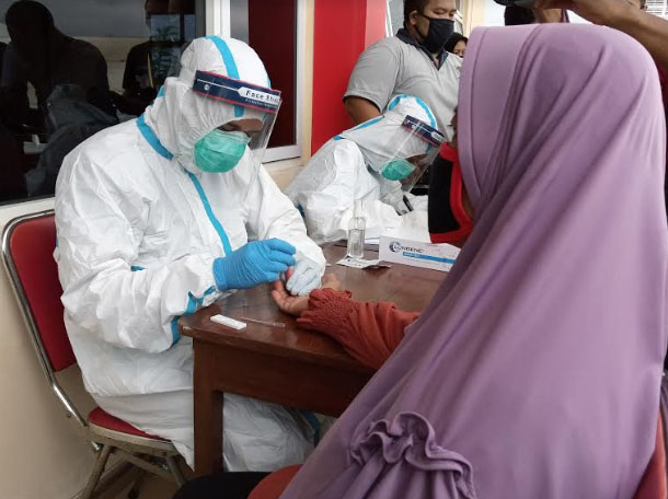 Hari Keempat Tim Covid-19 Hunter Jatim Gelar Rapid Test di Tulungagung, Hasilnya 4 Orang Reaktif