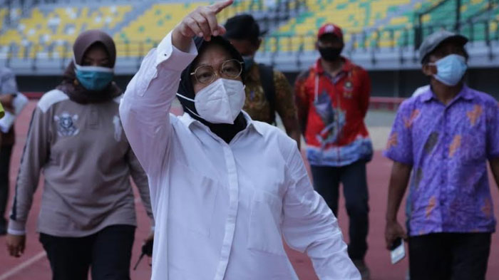 wali-kota-surabaya-tri-rismaharini-saat-meninjau-progres-renovasi-stadion-gbt-beberapa-hari-lalu.jpg