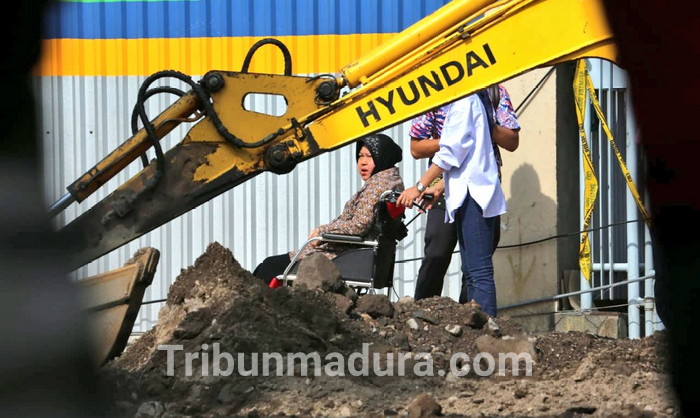 Genjot Pengurukan Jalan Gubeng Surabaya Ambles, Pemkot Surabaya Turunkan Belasan Ekskavator