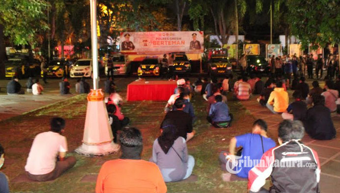 73 Orang Nongkrong di Warung Kopi dan Terjaring Razia Jam Malam PSBB Jilid II Gresik