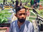 Adi-Rosiadi-36-saat-melihat-dari-jauh-prosesi-ekshumasi-istrinya-Anti-Puspitasari.jpg