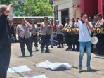 Aktivis-pemuda-di-Sumenep-unjuk-rasa-di-depan-kantor-Disperkimhub-Rabu-2492025.jpg