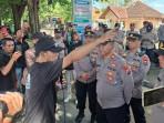 Aliansi-Masyarakat-Sumenep-Peduli-unjuk-rasa-di-depan-Markas-Polres-Sumenep-Kamis-78.jpg