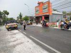Anggota-Polres-Bojonegoro-saat-mengevakuasi-ARB.jpg