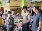 Anggota-Polres-Sampang-di-Pasar-Srimangunan-Kabupaten-Sampang-Madura.jpg
