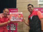 Area-Sales-Manager-Surabaya-Madura-Smartfren-saat-memamerkan-produk-barunya.jpg