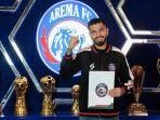 Arema-FC-secara-resmi-telah-memperkenalkan-Julian-Guevara.jpg