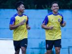 Arkhan-Fikri-kiri-kembali-menjalani-latihan-bersama-Arema-FC.jpg