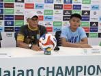 Asisten-pelatih-Persela-Ragil-Sudirman-di-sesi-konferensi-pers.jpg