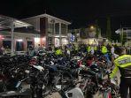 BERANTAS-BALAP-LIAR-Suasana-saat-kompi-siaga-mengamankan-puluhan-motor-milik-p.jpg