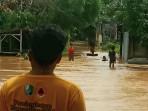 Banjir-di-Desa-Kamoning-KecamatanKabupaten-Sampang-Madura-akibat-luapan-sungai.jpg