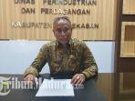 Basri-Yulianto-Kepala-Dinas-Perhubungan-Pamekasan-saat-ditemui-di-ruang-kerjanya.jpg