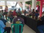 Belasan-warga-meluruk-Panitia-Pemungutan-Suara-PPS-Kelurahan-Sumbersari-Jember.jpg